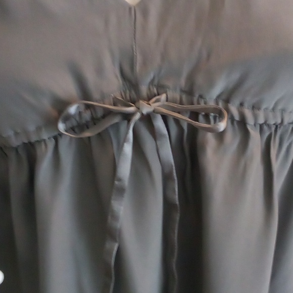 Two-Tone Grey Satiny Top by GAP - Size M - Picture 2 of 7